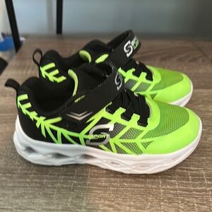 Skechers Green and Black Sneakers with Breathable Mesh
